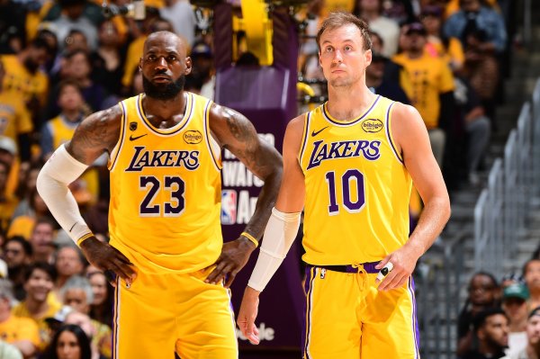 股票配资线上 詹姆斯：最不喜欢看到球员受伤倒下 我们容错空间小&没资格自满